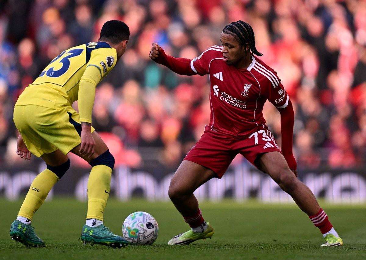 官方平台-自有统计以来，恩古莫哈是英超单场完成7次过人最年轻的球员