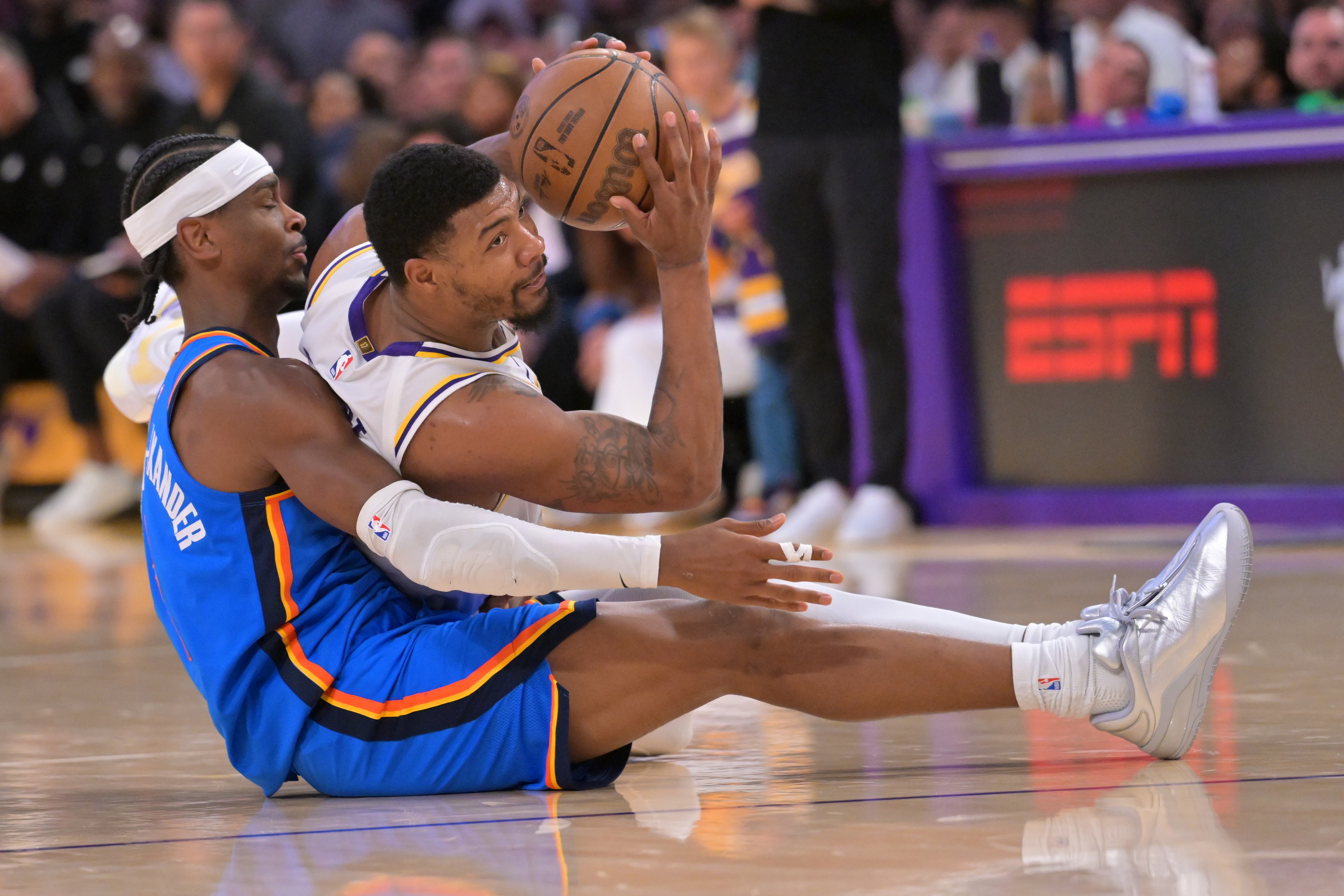 官方平台-NBA历史前2轮皆横扫球队:雷霆成第8支 勇士&骑士曾夺冠